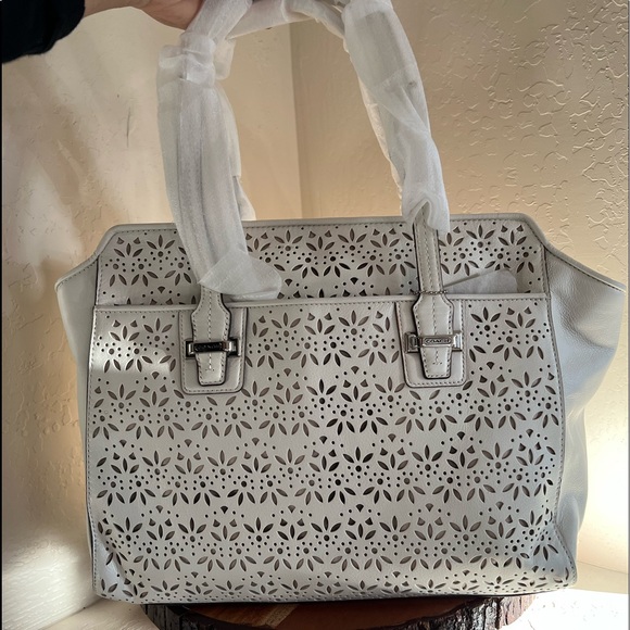 NWT TAYLOR EYELET LEATHER CARRYALL (COACH F27391) - Picture 3 of 13